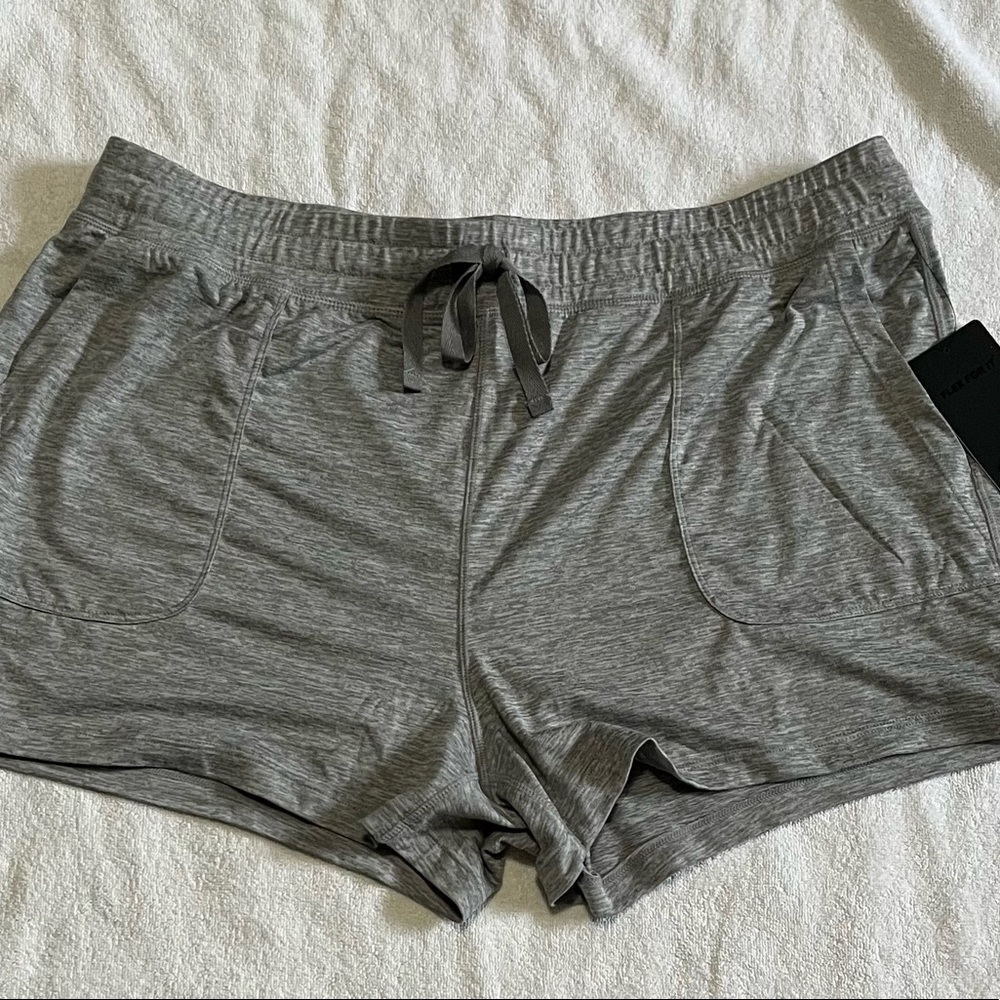 Women’s drawstring shorts, size 2X